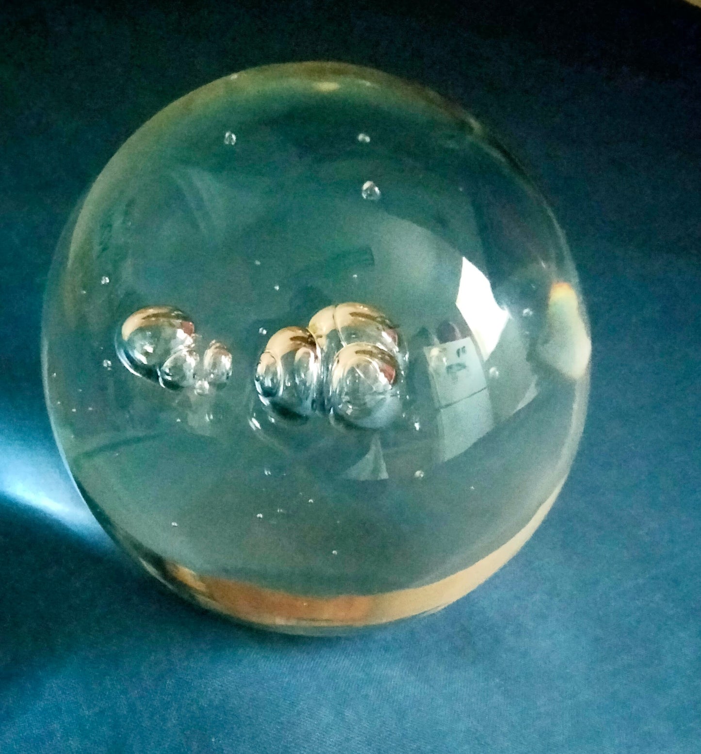 Control bubbles paperweight